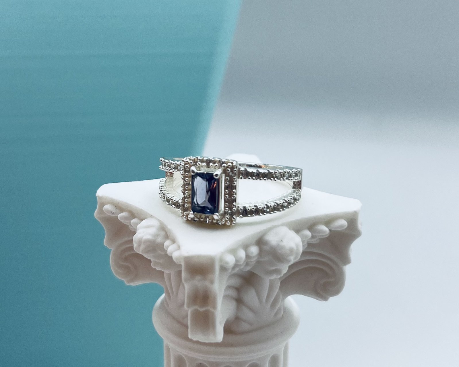 Anillo Realeza Circón Morado