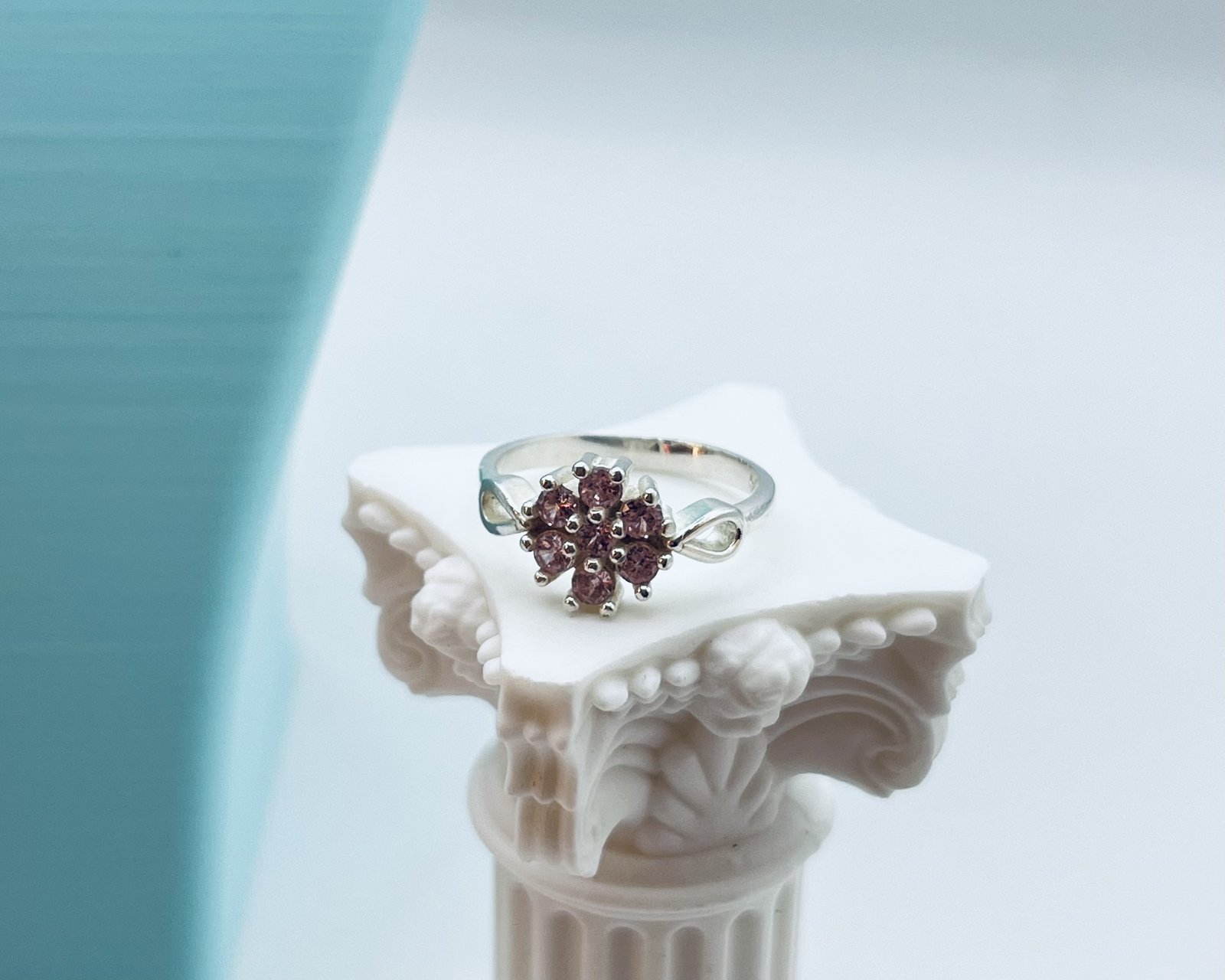 Anillo Flor Circón Rosado