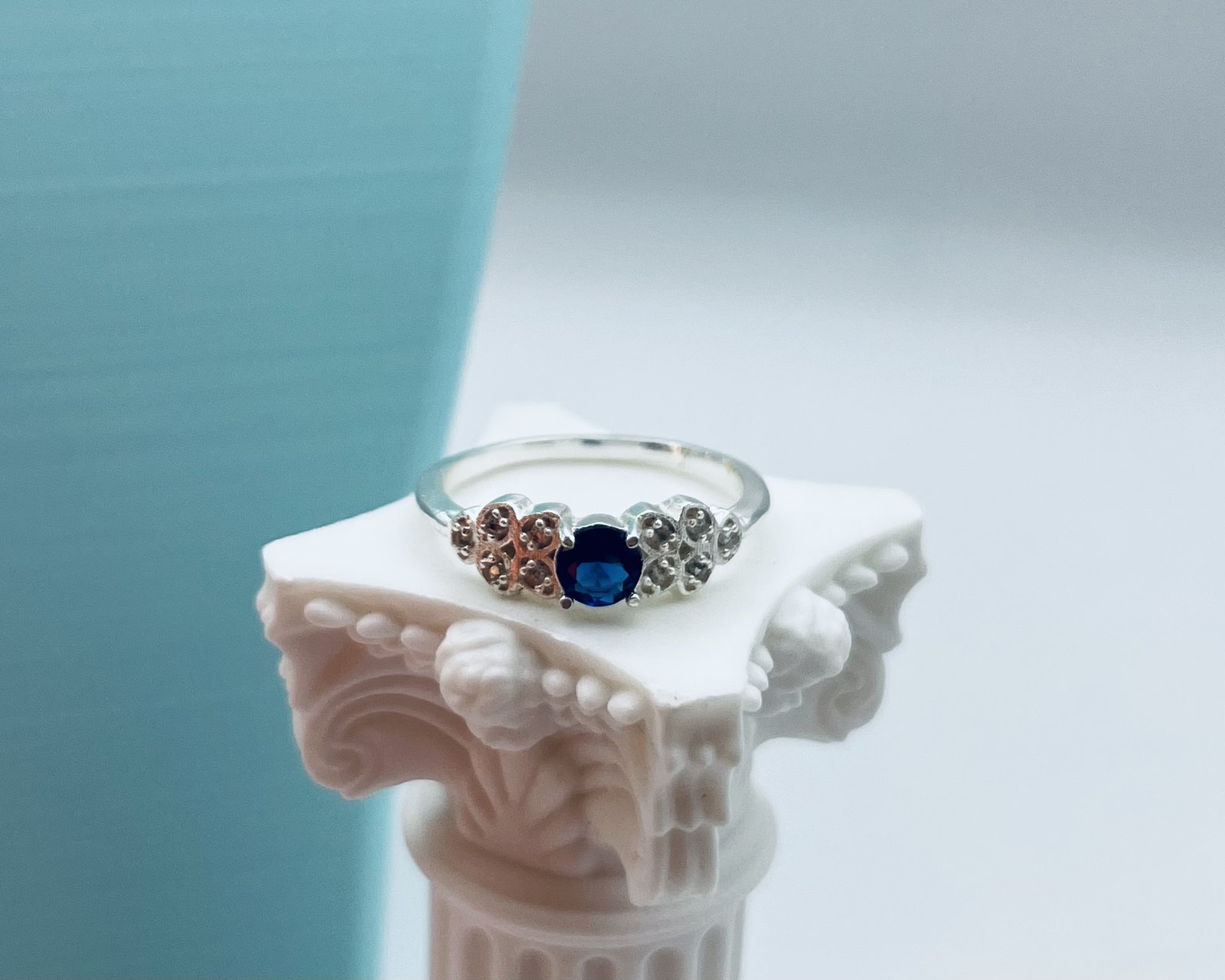 Anillo Flor Circón Azul