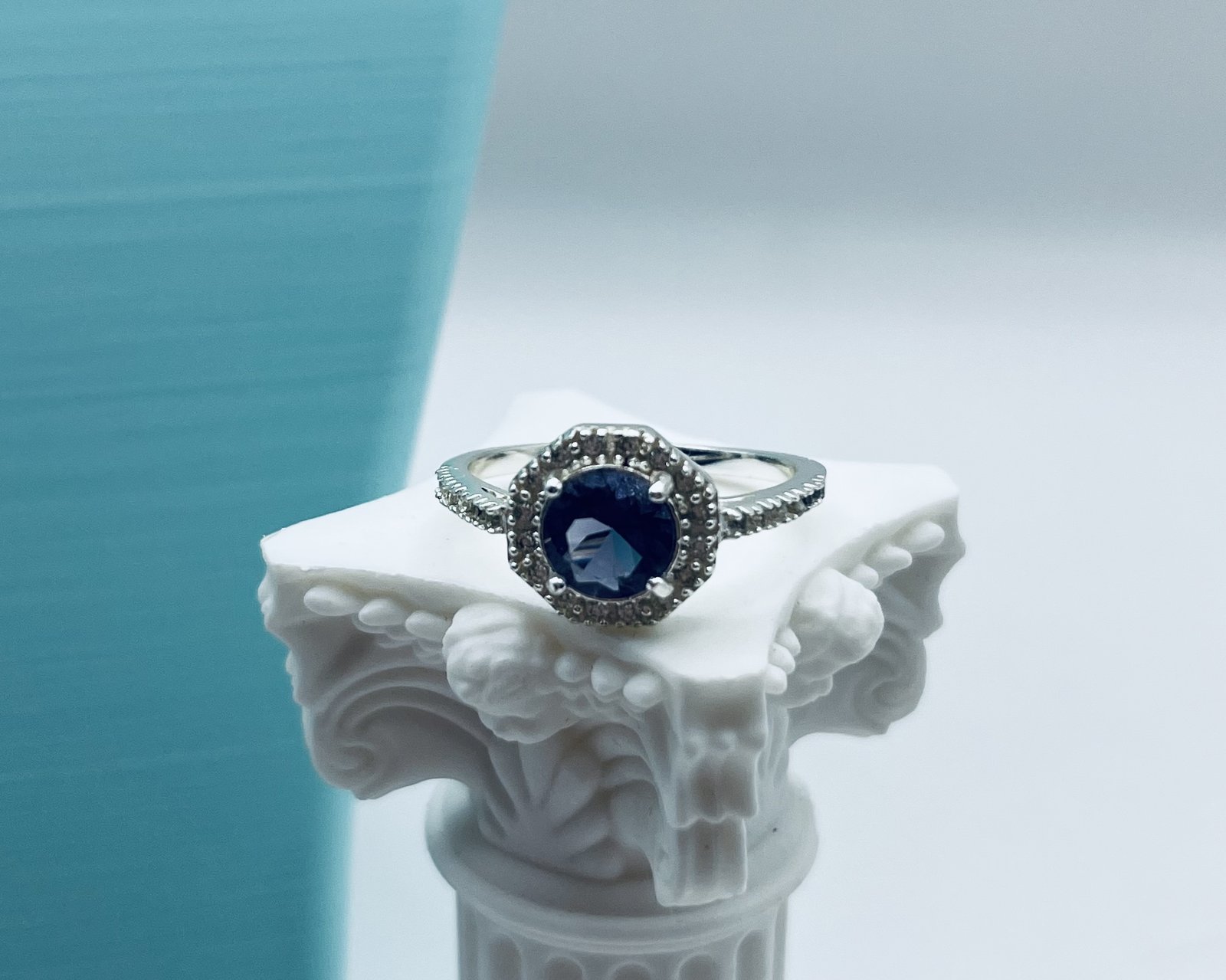 Anillo Atenea Circón Morado