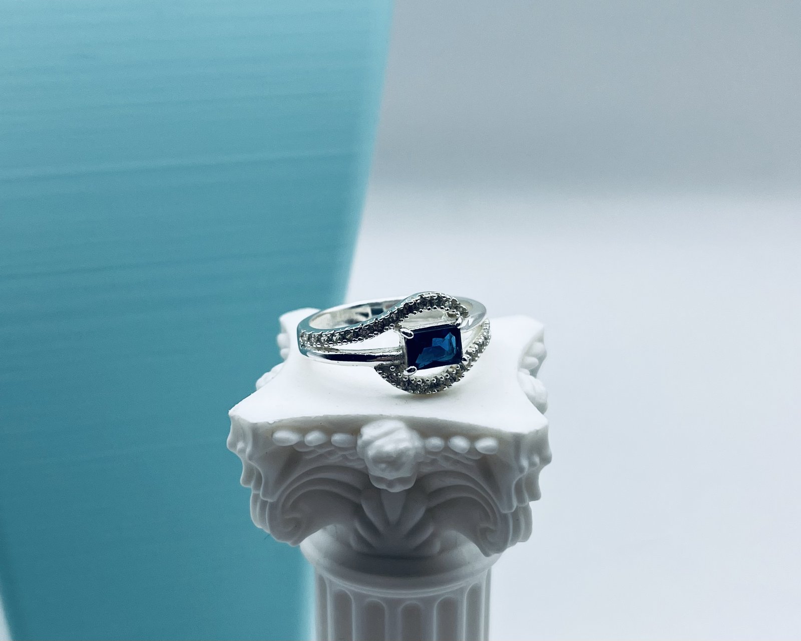 Anillo Trenza Finita Circón Azul