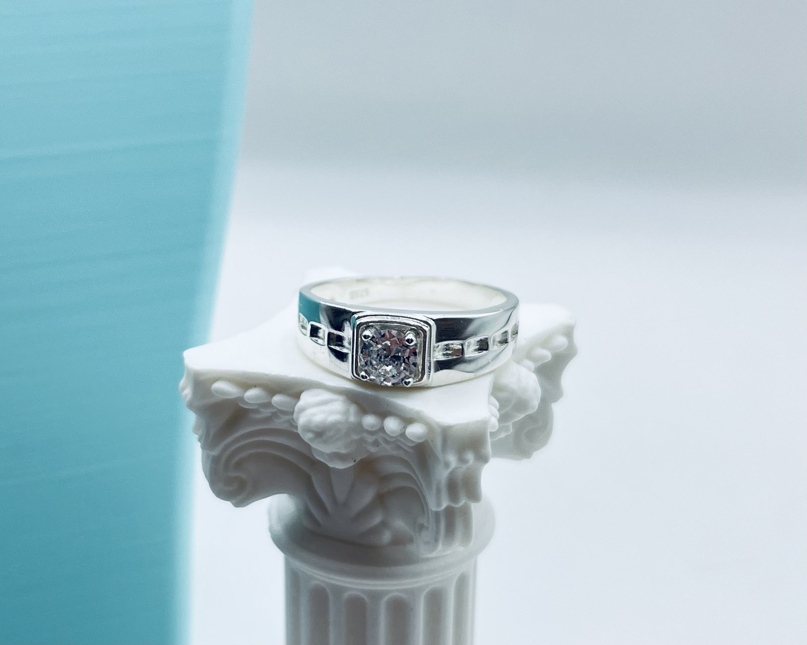 Anillo Reina Circón Discontinuo