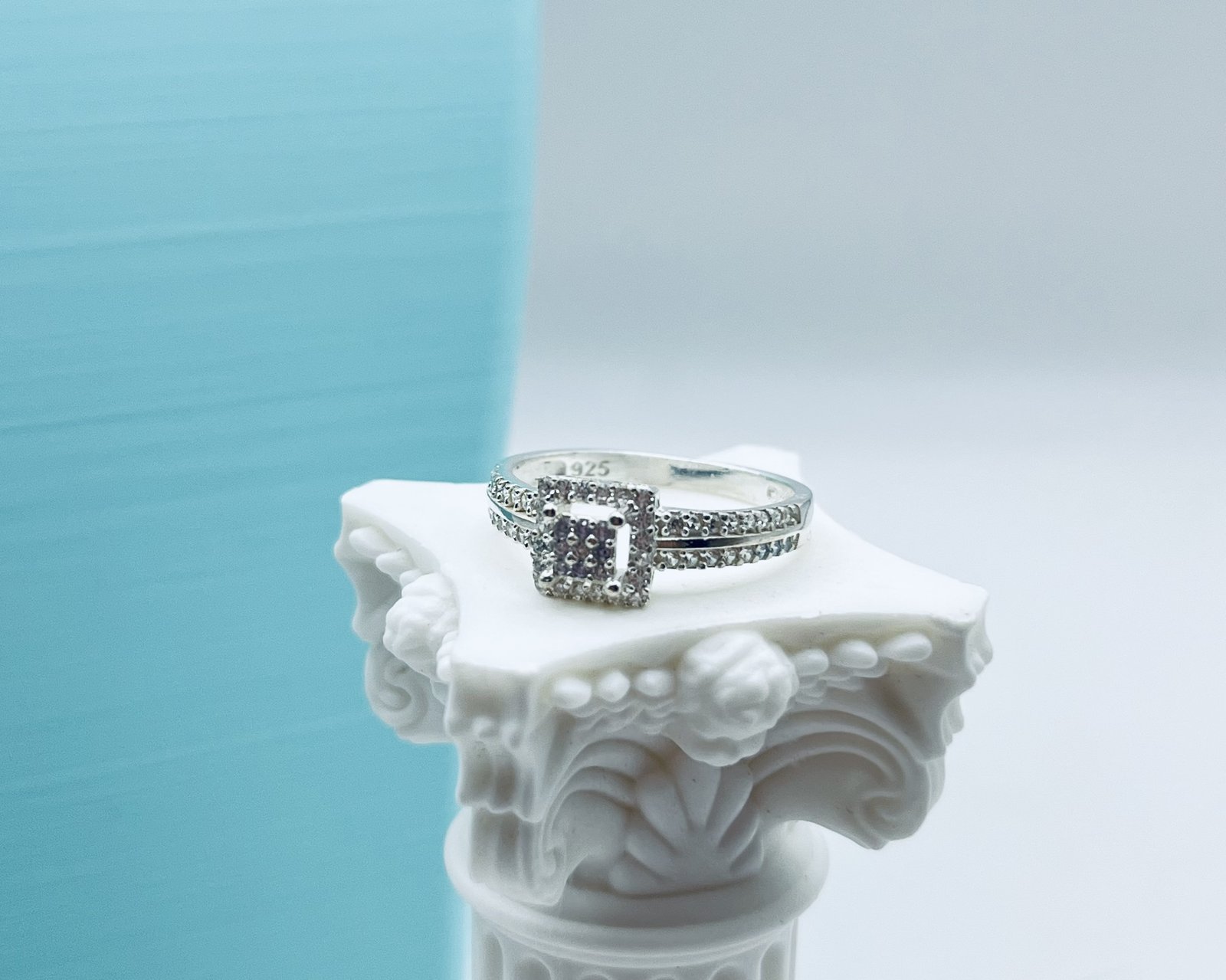 Anillo Fiesta Circón Blanco