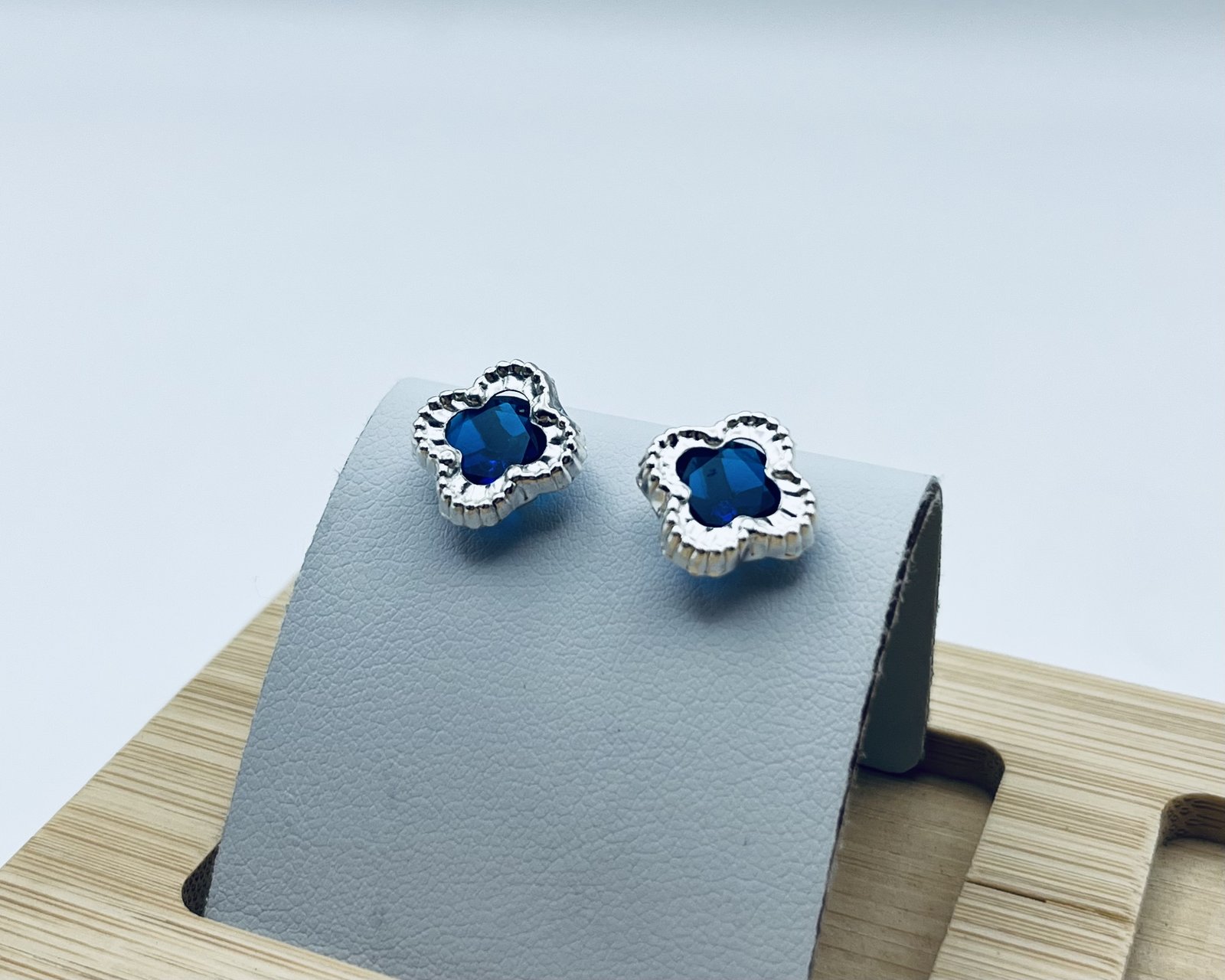 Aro trébol azul esmaltado