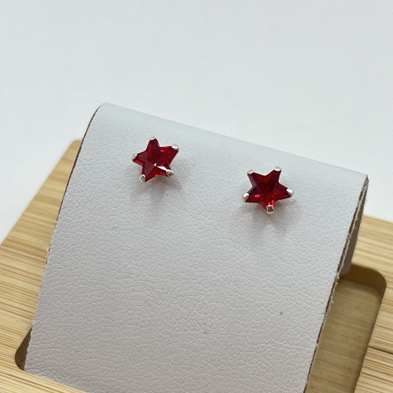 Imagen de Aros Cristal Rojos Star - 7mm