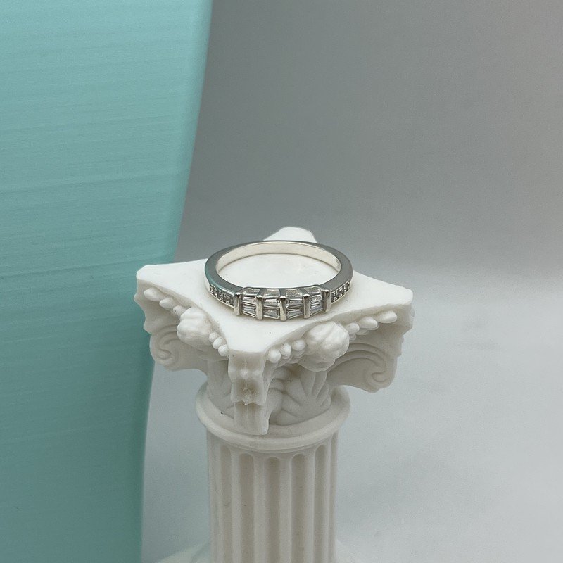 Anillo Cuadrado Con Cristan y Circones