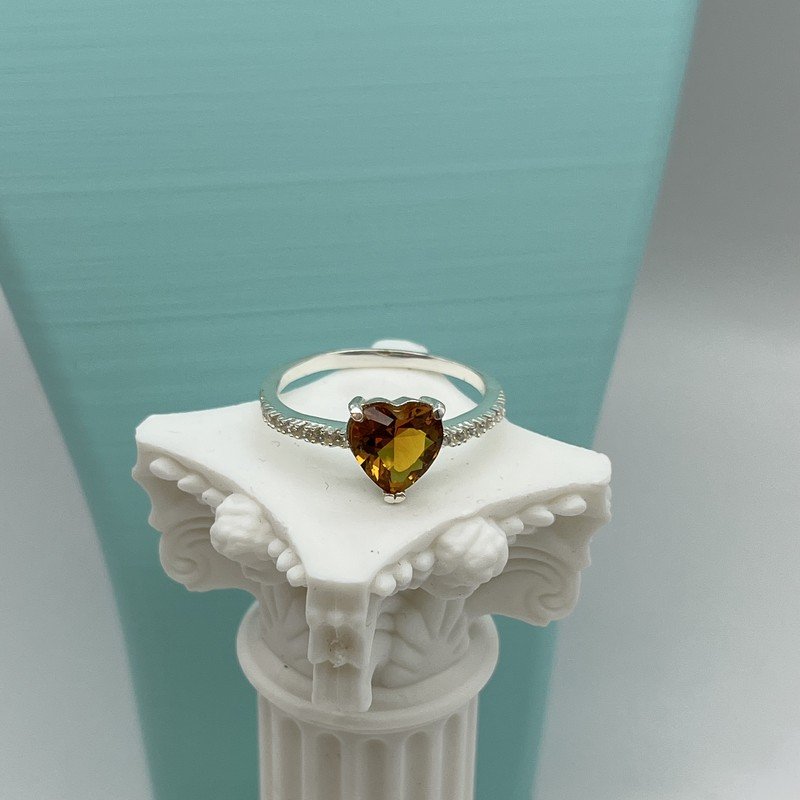 Imagen de Anillo Corazón Con Cristal Amarillo