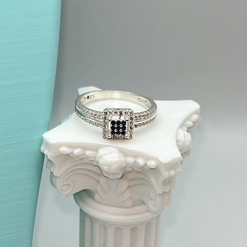 Anillo Black Circón