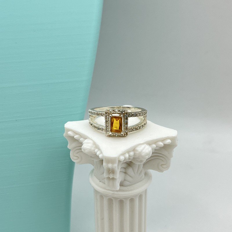 Imagen de Anillo Reyna Con Cristal Amarillo y Circones