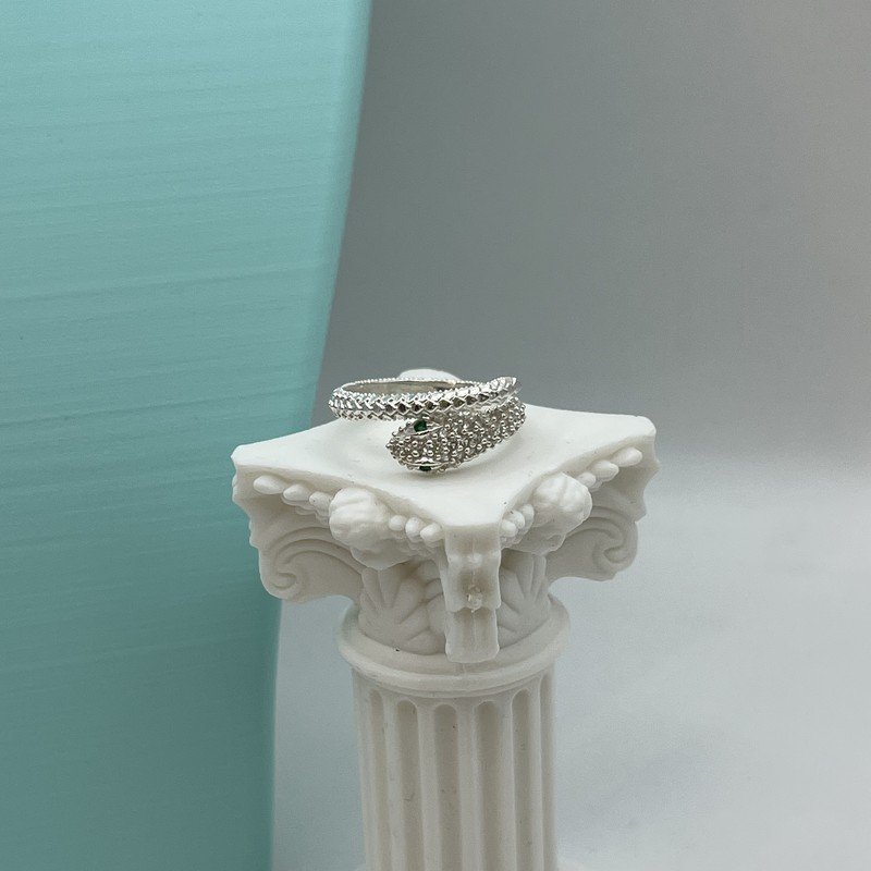 Imagen de Anillo Serpiente Ajustable Con Circones