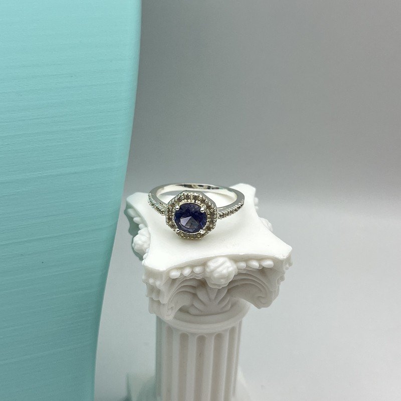 Anillo Espacio Con Cristal Morado y Circones