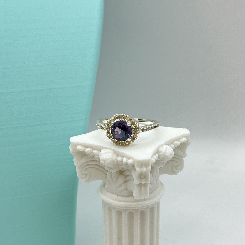 Anillo Espacio Con Cristal Morado y Circones