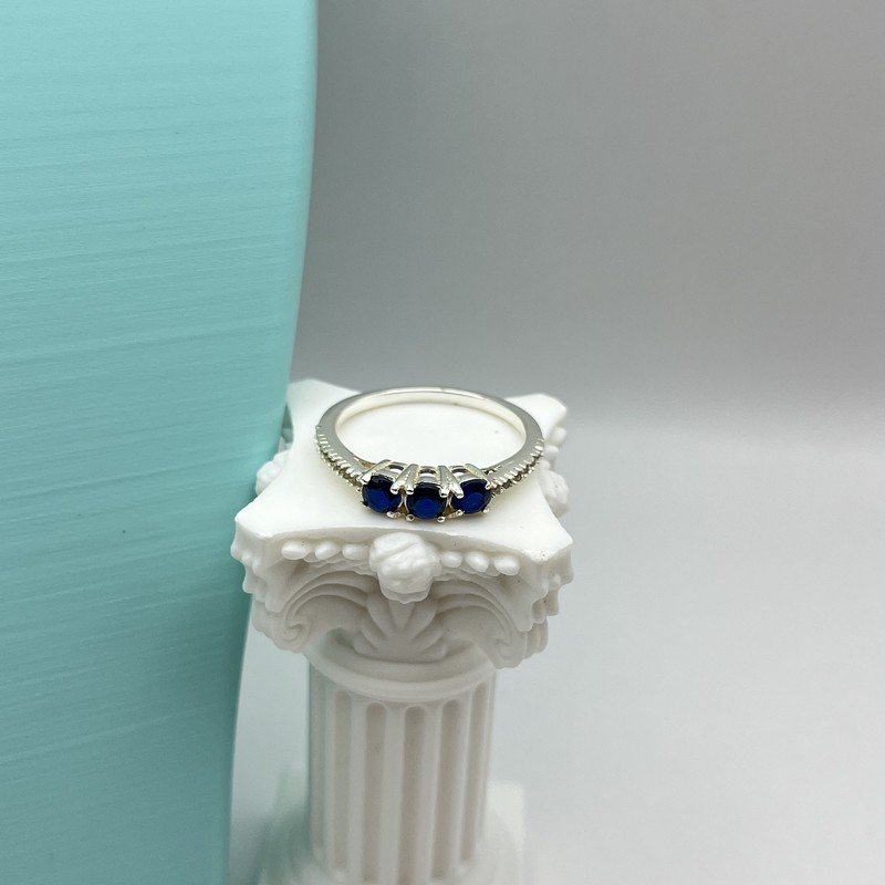 Anillo Zafiro Con Tres Cristales Azul