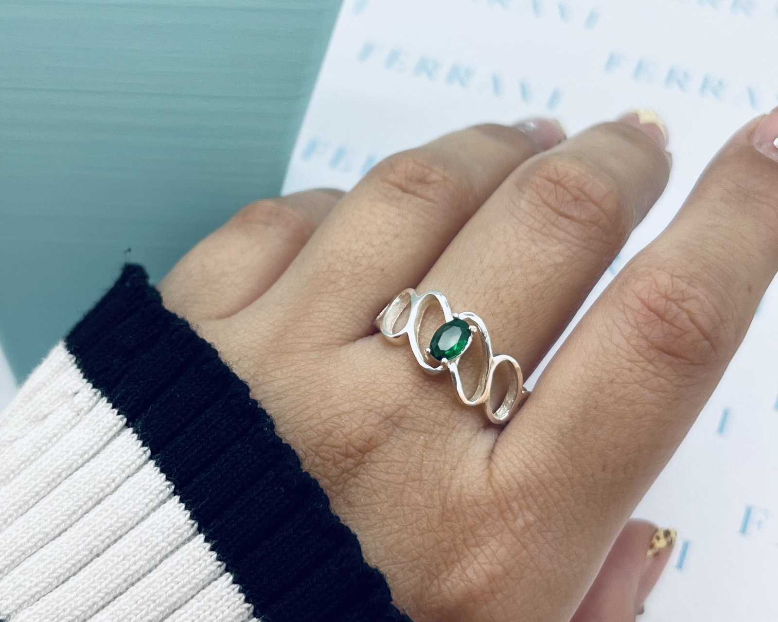 Imagen adicional 1 de Anillo Tokio Cristal Esmeralda