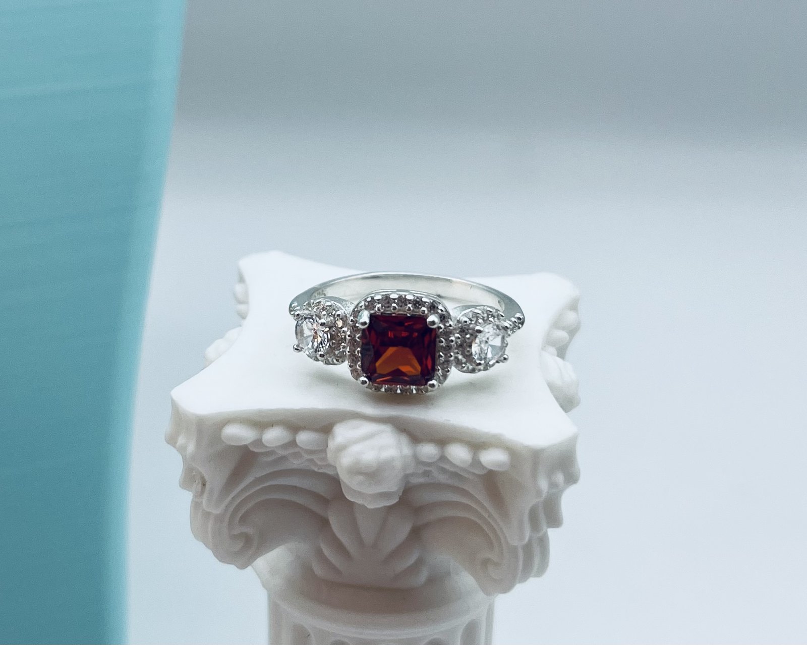Imagen adicional 2 de Anillo Alesia Circón