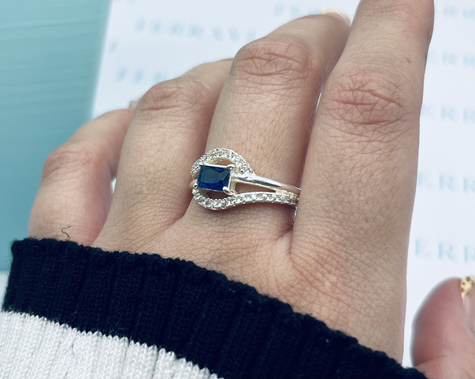 Imagen adicional 1 de Anillo Trenza Finita Circón Azul
