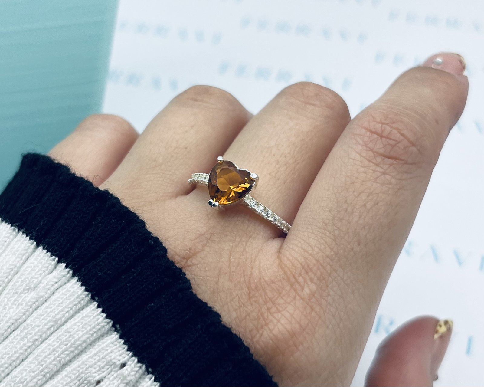 Imagen adicional 1 de Anillo Corazón Circon Amarillo