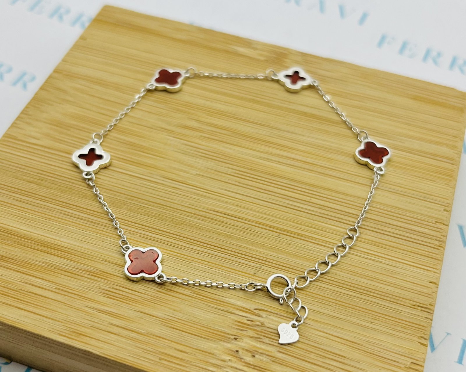 Imagen adicional 1 de Pulsera Trébol Van Red - 21cm
